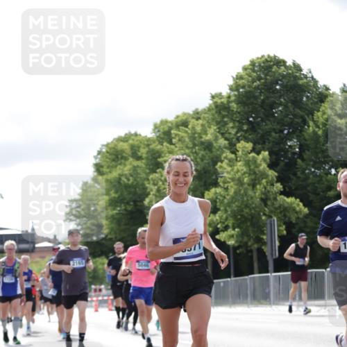 29.06.2025 - hella hamburg halbmarathon Jannik Wohlers http://msf.ph/oto/8153318 29.06.2025 10:15:40 Lombardsbrücke 1156, 1308, 1651, 2071, 2076, 2165, 2436, 2803, 2835, 3167, 4828, 5046, 5423, 7897, 8169, 8274, 8554, 8746, 8885, 9601, 9675, 9784, 9802, 10107, 10292, 10844, 10990, 11113, 11303, 11478, 11774, 11783, 11818, 12427, 12628, 14543, 14559, 15571, 15724, 15889, 16020, 16348, 16606, 17692, 18641, 18735, 19030 meine-sportfotos.de