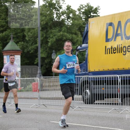 29.06.2025 - hella hamburg halbmarathon Jannik Wohlers http://msf.ph/oto/8153326 29.06.2025 10:52:59 Lombardsbrücke 1340, 1709, 1900, 1906, 1984, 2065, 2409, 3226, 4195, 4595, 5428, 5562, 5815, 6041, 6044, 7068, 7483, 7611, 7876, 8189, 8212, 8414, 8515, 8906, 9456, 9685, 9764, 9785, 10043, 10175, 10490, 11489, 11914, 12068, 12082, 12193, 12219, 12280, 12700, 13011, 13072, 13326, 13351, 14038, 14065, 14419, 14761, 16979, 17012, 17236, 17577, 17600, 18144, 18311, 18523, 18532, 18593 meine-sportfotos.de