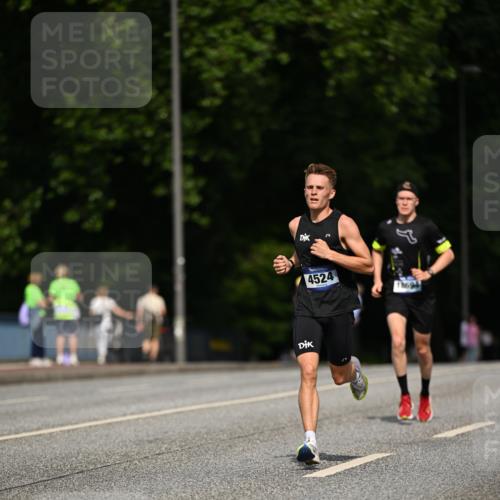 29.06.2025 - hella hamburg halbmarathon Dr. Thomas Lammeyer http://msf.ph/oto/8153347 29.06.2025 09:42:15 Kennedybrücke 4524 meine-sportfotos.de