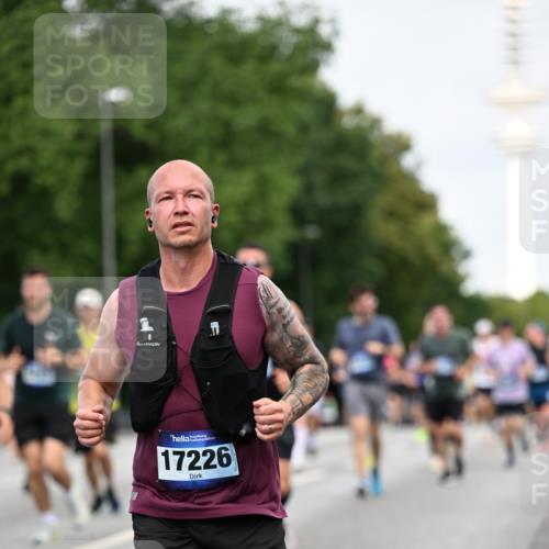 29.06.2025 - hella hamburg halbmarathon Dr. Thomas Lammeyer http://msf.ph/oto/8153353 29.06.2025 10:07:38 Kennedybrücke 1114, 1482, 1885, 2594, 2759, 2782, 3001, 3572, 4307, 4511, 4587, 5384, 5396, 5464, 6217, 6391, 6453, 7006, 7210, 7211, 7277, 7278, 7279, 7290, 7306, 7935, 8614, 9453, 9554, 10824, 11402 meine-sportfotos.de
