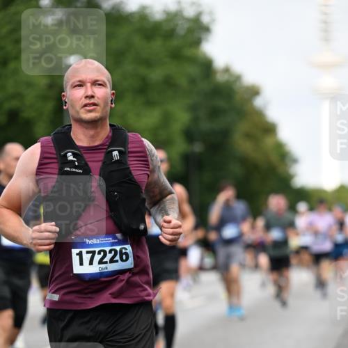 29.06.2025 - hella hamburg halbmarathon Dr. Thomas Lammeyer http://msf.ph/oto/8153362 29.06.2025 10:07:38 Kennedybrücke 1114, 1482, 1885, 2594, 2759, 2782, 3001, 3572, 4307, 4511, 4587, 5384, 5396, 5464, 6217, 6391, 6453, 7006, 7210, 7211, 7277, 7278, 7279, 7290, 7306, 7935, 8614, 9453, 9554, 10824, 11402 meine-sportfotos.de