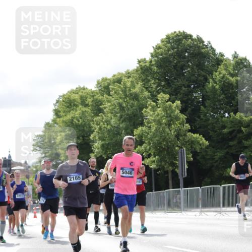 29.06.2025 - hella hamburg halbmarathon Jannik Wohlers http://msf.ph/oto/8153364 29.06.2025 10:15:41 Lombardsbrücke 1156, 1308, 1651, 2071, 2076, 2165, 2436, 2803, 2835, 3167, 4637, 4828, 5046, 5423, 7897, 8169, 8274, 8554, 8746, 8885, 9601, 9675, 9784, 9802, 9881, 10107, 10292, 10844, 10990, 11113, 11303, 11478, 11774, 11783, 11818, 12427, 12628, 14543, 15571, 15724, 15889, 16020, 16348, 16921, 17692, 18641, 18735, 19030 meine-sportfotos.de