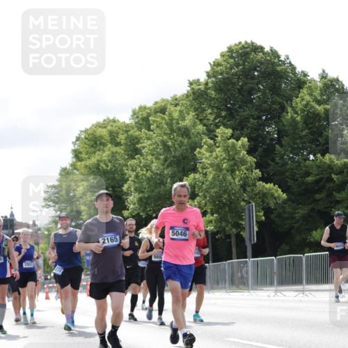 29.06.2025 - hella hamburg halbmarathon Jannik Wohlers http://msf.ph/oto/8153374 29.06.2025 10:15:41 Lombardsbrücke 1156, 1308, 1651, 2071, 2076, 2165, 2436, 2803, 2835, 3167, 4637, 4828, 5046, 5423, 7897, 8169, 8274, 8554, 8746, 8885, 9601, 9675, 9784, 9802, 9881, 10107, 10292, 10844, 10990, 11113, 11303, 11478, 11774, 11783, 11818, 12427, 12628, 14543, 15571, 15724, 15889, 16020, 16348, 16921, 17692, 18641, 18735, 19030 meine-sportfotos.de