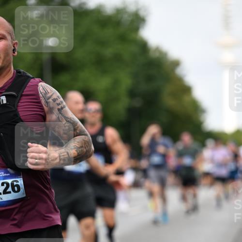 29.06.2025 - hella hamburg halbmarathon Dr. Thomas Lammeyer http://msf.ph/oto/8153376 29.06.2025 10:07:39 Kennedybrücke 1114, 1482, 1885, 2594, 2759, 2782, 3001, 3572, 4307, 4511, 4587, 5384, 5396, 5464, 5613, 6217, 6391, 6453, 7006, 7210, 7211, 7277, 7278, 7279, 7290, 7306, 7935, 8614, 9453, 9554, 10824, 11402 meine-sportfotos.de