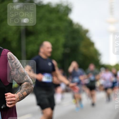 29.06.2025 - hella hamburg halbmarathon Dr. Thomas Lammeyer http://msf.ph/oto/8153381 29.06.2025 10:07:39 Kennedybrücke 1114, 1482, 1885, 2594, 2759, 2782, 3001, 3572, 4307, 4511, 4587, 5384, 5396, 5464, 5613, 6217, 6391, 6453, 7006, 7210, 7211, 7277, 7278, 7279, 7290, 7306, 7935, 8614, 9453, 9554, 10824, 11402 meine-sportfotos.de