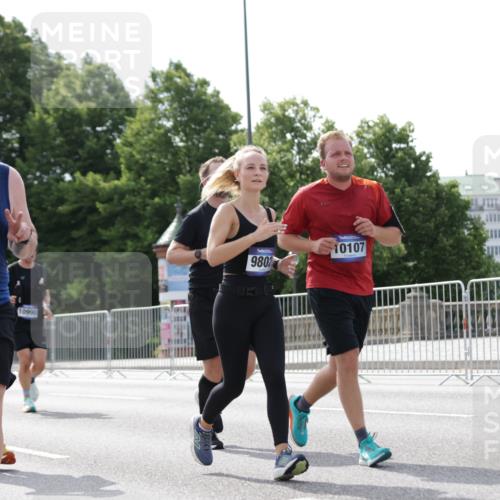 29.06.2025 - hella hamburg halbmarathon Jannik Wohlers http://msf.ph/oto/8153398 29.06.2025 10:15:44 Lombardsbrücke 1156, 1308, 1651, 2071, 2076, 2165, 2436, 2803, 2835, 3134, 4637, 4828, 5046, 5423, 7897, 8169, 8274, 8554, 9601, 9784, 9802, 9881, 10107, 10183, 10292, 10844, 10990, 11113, 11303, 11478, 11818, 12628, 14543, 15332, 15487, 15571, 15724, 15889, 16921, 17592, 17692, 18641, 18735, 19030 meine-sportfotos.de