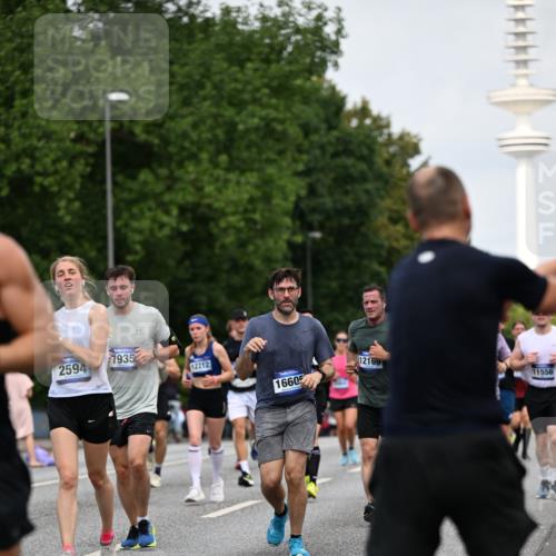 29.06.2025 - hella hamburg halbmarathon Dr. Thomas Lammeyer http://msf.ph/oto/8153406 29.06.2025 10:07:41 Kennedybrücke 1114, 1885, 2594, 2759, 2782, 3001, 3572, 4307, 4511, 4587, 5384, 5396, 5464, 5613, 6217, 6391, 6453, 7006, 7210, 7211, 7277, 7278, 7279, 7290, 7306, 7935, 8469, 8614, 9453, 9554, 10389, 10824, 11402 meine-sportfotos.de