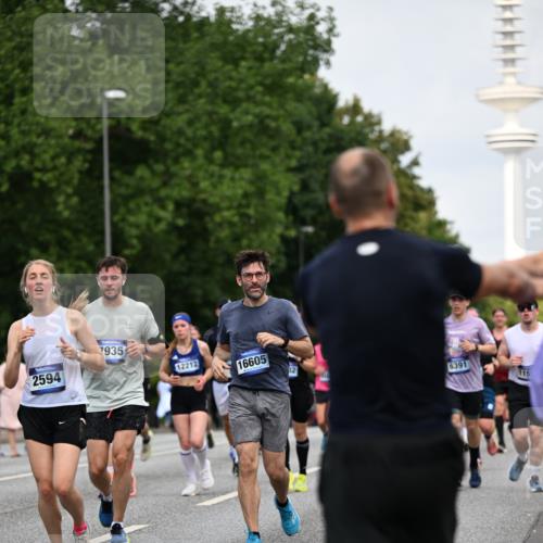 29.06.2025 - hella hamburg halbmarathon Dr. Thomas Lammeyer http://msf.ph/oto/8153415 29.06.2025 10:07:41 Kennedybrücke 1114, 1885, 2594, 2759, 2782, 3001, 3572, 4307, 4511, 4587, 5384, 5396, 5464, 5613, 6217, 6391, 6453, 7006, 7210, 7211, 7277, 7278, 7279, 7290, 7306, 7935, 8469, 8614, 9453, 9554, 10389, 10824, 11402 meine-sportfotos.de