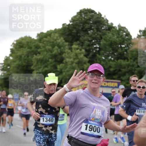 29.06.2025 - hella hamburg halbmarathon Jannik Wohlers http://msf.ph/oto/8153425 29.06.2025 10:53:02 Lombardsbrücke 1340, 1709, 1900, 1906, 1984, 2065, 2409, 2429, 3226, 4195, 4595, 5428, 5562, 5815, 6041, 6044, 6306, 7068, 7483, 7537, 7611, 7876, 8189, 8212, 8414, 8515, 8906, 9077, 9456, 9685, 9764, 9785, 10043, 10175, 10490, 11489, 11914, 12068, 12082, 12193, 12219, 12259, 12280, 12459, 12700, 13011, 13072, 13326, 13351, 14065, 14419, 14761, 15118, 15498, 15804, 16979, 17012, 17236, 17577, 17600, 18057, 18079, 18144, 18311, 18523, 18532, 18593, 18609 meine-sportfotos.de