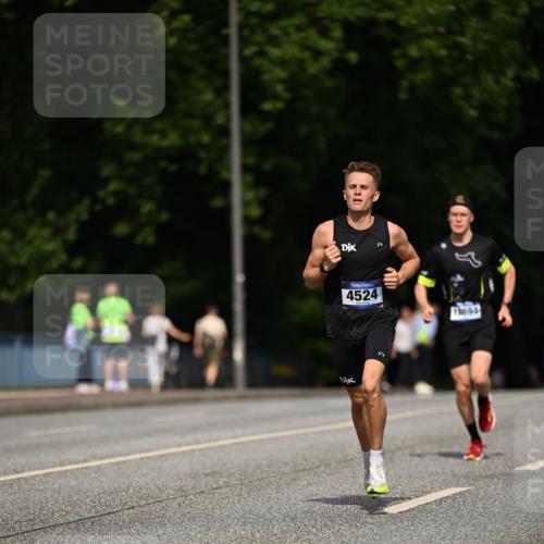 29.06.2025 - hella hamburg halbmarathon Dr. Thomas Lammeyer http://msf.ph/oto/8153429 29.06.2025 09:42:15 Kennedybrücke 4524 meine-sportfotos.de