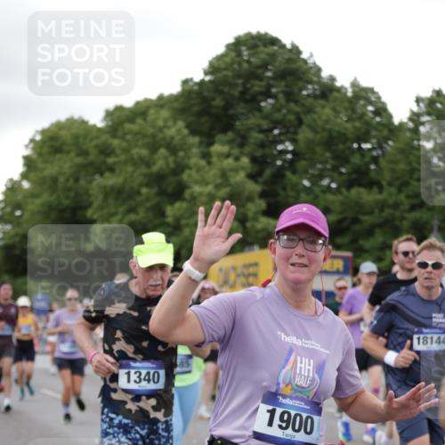 29.06.2025 - hella hamburg halbmarathon Jannik Wohlers http://msf.ph/oto/8153431 29.06.2025 10:53:02 Lombardsbrücke 1340, 1709, 1900, 1906, 1984, 2065, 2409, 2429, 3226, 4195, 4595, 5428, 5562, 5815, 6041, 6044, 6306, 7068, 7483, 7537, 7611, 7876, 8189, 8212, 8414, 8515, 8906, 9077, 9456, 9685, 9764, 9785, 10043, 10175, 10490, 11489, 11914, 12068, 12082, 12193, 12219, 12259, 12280, 12459, 12700, 13011, 13072, 13326, 13351, 14065, 14419, 14761, 15118, 15498, 15804, 16979, 17012, 17236, 17577, 17600, 18057, 18079, 18144, 18311, 18523, 18532, 18593, 18609 meine-sportfotos.de