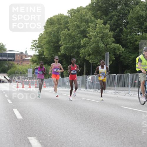 29.06.2025 - hella hamburg halbmarathon Jannik Wohlers http://msf.ph/oto/8153433 29.06.2025 09:34:38 Lombardsbrücke 29, 43, 46, 48 meine-sportfotos.de