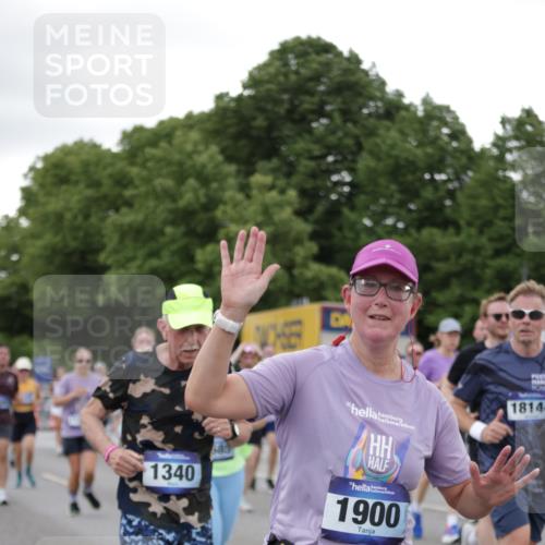 29.06.2025 - hella hamburg halbmarathon Jannik Wohlers http://msf.ph/oto/8153438 29.06.2025 10:53:02 Lombardsbrücke 1340, 1709, 1900, 1906, 1984, 2065, 2409, 2429, 3226, 4195, 4595, 5428, 5562, 5815, 6041, 6044, 6306, 7068, 7483, 7537, 7611, 7876, 8189, 8212, 8414, 8515, 8906, 9077, 9456, 9685, 9764, 9785, 10043, 10175, 10490, 11489, 11914, 12068, 12082, 12193, 12219, 12259, 12280, 12459, 12700, 13011, 13072, 13326, 13351, 14065, 14419, 14761, 15118, 15498, 15804, 16979, 17012, 17236, 17577, 17600, 18057, 18079, 18144, 18311, 18523, 18532, 18593, 18609 meine-sportfotos.de