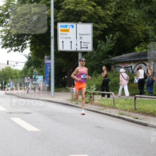 29.06.2025 - hella hamburg halbmarathon Yannick Fuchs http://msf.ph/oto/8153439 29.06.2025 10:05:15 20KM 29 meine-sportfotos.de