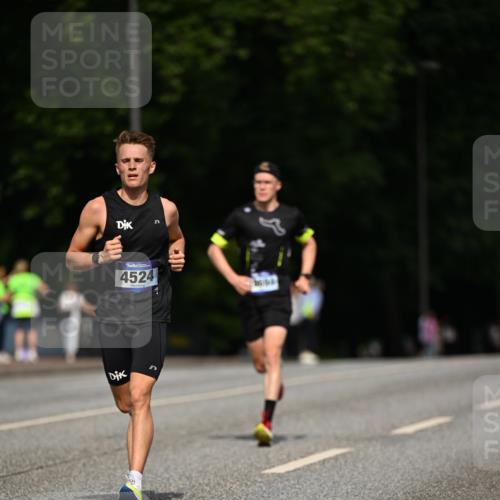 29.06.2025 - hella hamburg halbmarathon Dr. Thomas Lammeyer http://msf.ph/oto/8153440 29.06.2025 09:42:16 Kennedybrücke 4524 meine-sportfotos.de