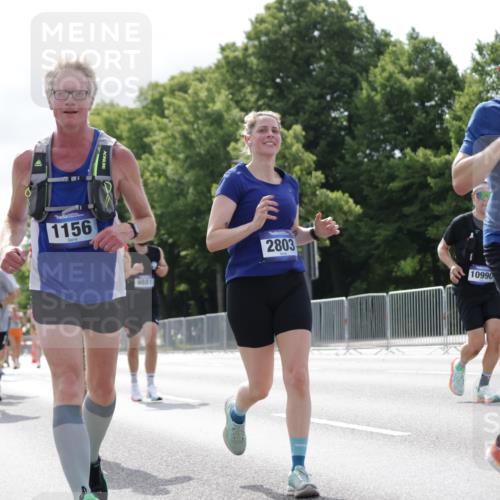29.06.2025 - hella hamburg halbmarathon Jannik Wohlers http://msf.ph/oto/8153441 29.06.2025 10:15:45 Lombardsbrücke 1156, 1308, 1651, 2071, 2076, 2165, 2436, 2803, 2835, 3134, 3648, 4637, 4828, 5046, 5423, 7897, 8169, 8274, 8554, 9601, 9784, 9802, 9881, 10107, 10183, 10292, 10844, 10990, 11113, 11818, 12572, 12628, 13215, 14543, 15332, 15487, 15571, 15724, 15889, 16921, 17592, 17692, 18735, 19030 meine-sportfotos.de