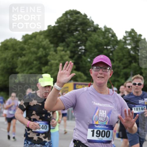 29.06.2025 - hella hamburg halbmarathon Jannik Wohlers http://msf.ph/oto/8153453 29.06.2025 10:53:03 Lombardsbrücke 1340, 1709, 1900, 1906, 1984, 2065, 2409, 2429, 3226, 4195, 4595, 5562, 5815, 5857, 6041, 6044, 6306, 7068, 7483, 7537, 7611, 7876, 8189, 8212, 8414, 8515, 8906, 9077, 9456, 9685, 9764, 9785, 10043, 10175, 10490, 11489, 11914, 12068, 12082, 12193, 12219, 12259, 12280, 12459, 12700, 13011, 13072, 13326, 13351, 14065, 14419, 15118, 15498, 15804, 16979, 17012, 17236, 17577, 17600, 17709, 18057, 18079, 18144, 18311, 18523, 18532, 18593, 18609 meine-sportfotos.de