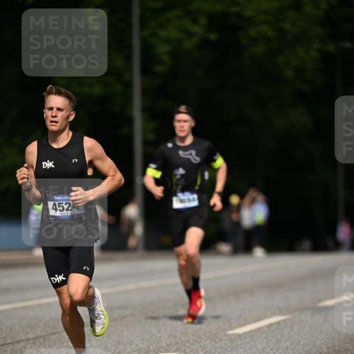 29.06.2025 - hella hamburg halbmarathon Dr. Thomas Lammeyer http://msf.ph/oto/8153459 29.06.2025 09:42:16 Kennedybrücke 4524 meine-sportfotos.de