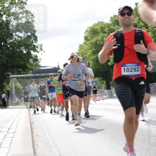 29.06.2025 - hella hamburg halbmarathon Jannik Wohlers http://msf.ph/oto/8153469 29.06.2025 10:15:47 Lombardsbrücke 1156, 1308, 1651, 2071, 2165, 2436, 2803, 2835, 3134, 3648, 4637, 4828, 5046, 5294, 5423, 8169, 8274, 8554, 9601, 9784, 9802, 9881, 10107, 10183, 10292, 10844, 10990, 11344, 11345, 12572, 13215, 14543, 15332, 15487, 15571, 15724, 15889, 16921, 17592, 17692, 18735, 19030 meine-sportfotos.de