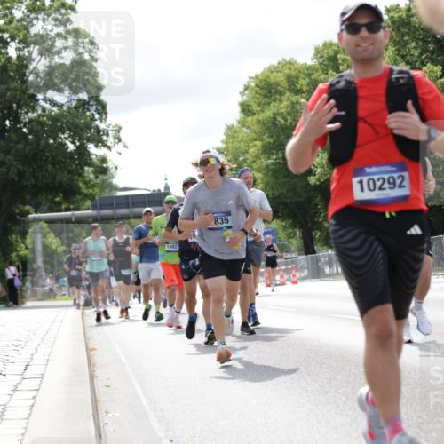 29.06.2025 - hella hamburg halbmarathon Jannik Wohlers http://msf.ph/oto/8153474 29.06.2025 10:15:47 Lombardsbrücke 1156, 1308, 1651, 2071, 2165, 2436, 2803, 2835, 3134, 3648, 4637, 4828, 5046, 5294, 5423, 8169, 8274, 8554, 9601, 9784, 9802, 9881, 10107, 10183, 10292, 10844, 10990, 11344, 11345, 12572, 13215, 14543, 15332, 15487, 15571, 15724, 15889, 16921, 17592, 17692, 18735, 19030 meine-sportfotos.de