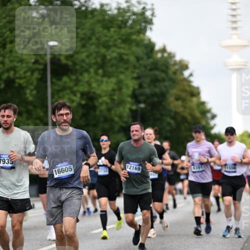 29.06.2025 - hella hamburg halbmarathon Dr. Thomas Lammeyer http://msf.ph/oto/8153504 29.06.2025 10:07:42 Kennedybrücke 1114, 1885, 2594, 2683, 2759, 2782, 3001, 3572, 4307, 4511, 4587, 5384, 5396, 5464, 5613, 6217, 6391, 6453, 7006, 7210, 7211, 7277, 7278, 7279, 7290, 7306, 7935, 8469, 8614, 9453, 9554, 10389, 10824, 11402 meine-sportfotos.de