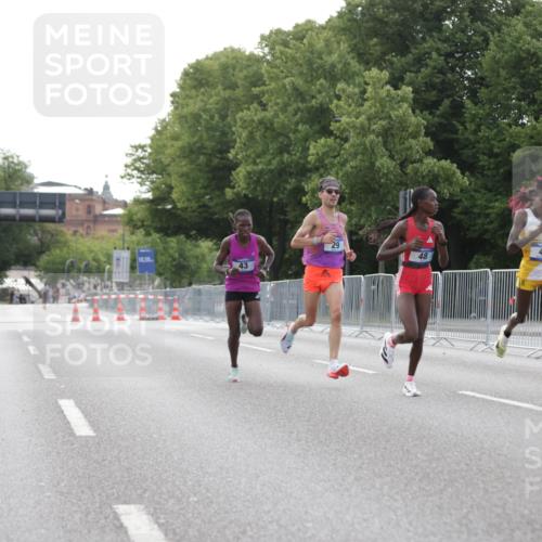 29.06.2025 - hella hamburg halbmarathon Jannik Wohlers http://msf.ph/oto/8153511 29.06.2025 09:34:39 Lombardsbrücke 29, 43, 46, 48 meine-sportfotos.de
