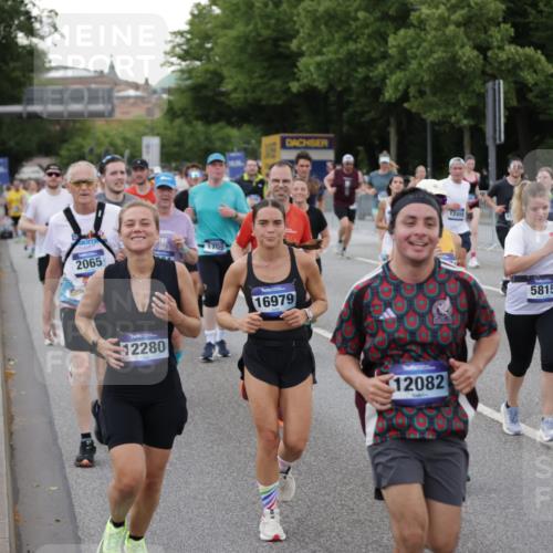 29.06.2025 - hella hamburg halbmarathon Jannik Wohlers http://msf.ph/oto/8153531 29.06.2025 10:53:07 Lombardsbrücke 1340, 1709, 1900, 1906, 1984, 2065, 2429, 3226, 4195, 4595, 5562, 5815, 5857, 6041, 6044, 6306, 6913, 6996, 7068, 7537, 7611, 7876, 7890, 8189, 8212, 8515, 8906, 9077, 9456, 9531, 9685, 9764, 9785, 10043, 10175, 10490, 11489, 11914, 12068, 12082, 12219, 12259, 12280, 12459, 13011, 13072, 13326, 13351, 14065, 14419, 14927, 15118, 15292, 15498, 15804, 15821, 15822, 16979, 17236, 17600, 17709, 18057, 18059, 18079, 18083, 18144, 18523, 18532, 18593, 18609 meine-sportfotos.de