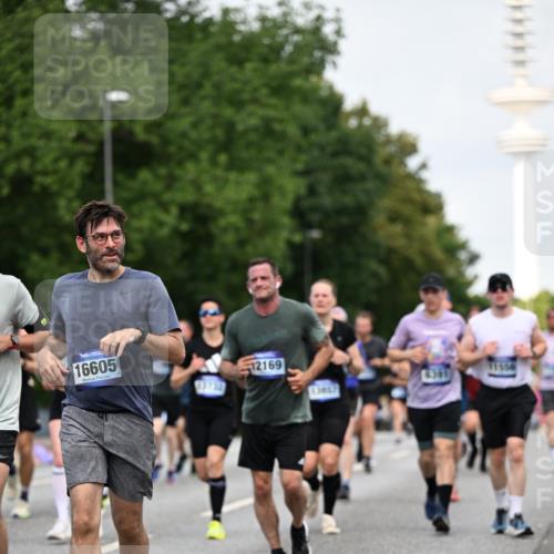 29.06.2025 - hella hamburg halbmarathon Dr. Thomas Lammeyer http://msf.ph/oto/8153535 29.06.2025 10:07:43 Kennedybrücke 1114, 1885, 2594, 2683, 2759, 3001, 4307, 4511, 4587, 5384, 5396, 5464, 5613, 6217, 6391, 6453, 7006, 7277, 7278, 7279, 7306, 7935, 8469, 8614, 9453, 9554, 10389, 10824, 11402 meine-sportfotos.de