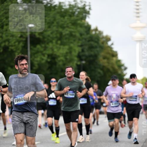 29.06.2025 - hella hamburg halbmarathon Dr. Thomas Lammeyer http://msf.ph/oto/8153546 29.06.2025 10:07:43 Kennedybrücke 1114, 1885, 2594, 2683, 2759, 3001, 4307, 4511, 4587, 5384, 5396, 5464, 5613, 6217, 6391, 6453, 7006, 7277, 7278, 7279, 7306, 7935, 8469, 8614, 9453, 9554, 10389, 10824, 11402 meine-sportfotos.de