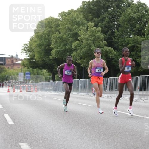 29.06.2025 - hella hamburg halbmarathon Jannik Wohlers http://msf.ph/oto/8153550 29.06.2025 09:34:39 Lombardsbrücke 29, 43, 46, 48 meine-sportfotos.de