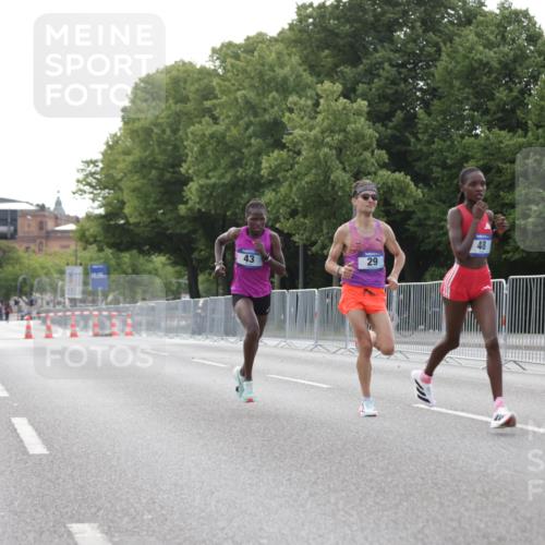 29.06.2025 - hella hamburg halbmarathon Jannik Wohlers http://msf.ph/oto/8153556 29.06.2025 09:34:39 Lombardsbrücke 29, 43, 46, 48 meine-sportfotos.de