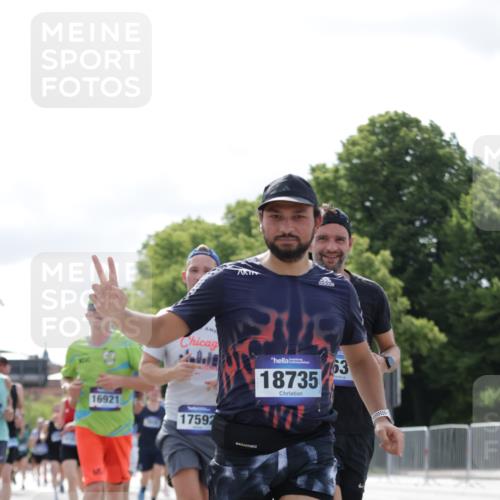 29.06.2025 - hella hamburg halbmarathon Jannik Wohlers http://msf.ph/oto/8153557 29.06.2025 10:15:50 Lombardsbrücke 1212, 1308, 1599, 2071, 2165, 2436, 2803, 2835, 3134, 3648, 4583, 4637, 4828, 5046, 5294, 7753, 8169, 8274, 8597, 8645, 9601, 9628, 9802, 9881, 10107, 10139, 10141, 10183, 10292, 10844, 10990, 11344, 11345, 12572, 13215, 13610, 15332, 15388, 15487, 15571, 15724, 16921, 17592, 17692, 17806, 18735, 19030 meine-sportfotos.de