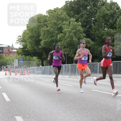 29.06.2025 - hella hamburg halbmarathon Jannik Wohlers http://msf.ph/oto/8153559 29.06.2025 09:34:39 Lombardsbrücke 29, 43, 46, 48 meine-sportfotos.de