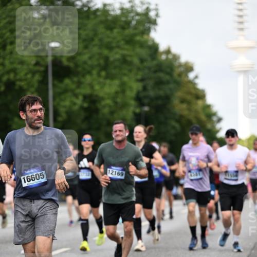 29.06.2025 - hella hamburg halbmarathon Dr. Thomas Lammeyer http://msf.ph/oto/8153560 29.06.2025 10:07:43 Kennedybrücke 1114, 1885, 2594, 2683, 2759, 3001, 4307, 4511, 4587, 5384, 5396, 5464, 5613, 6217, 6391, 6453, 7006, 7277, 7278, 7279, 7306, 7935, 8469, 8614, 9453, 9554, 10389, 10824, 11402 meine-sportfotos.de