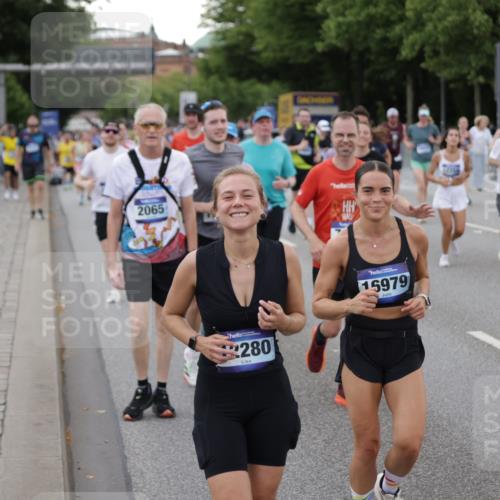 29.06.2025 - hella hamburg halbmarathon Jannik Wohlers http://msf.ph/oto/8153570 29.06.2025 10:53:07 Lombardsbrücke 1340, 1709, 1900, 1906, 1984, 2065, 2429, 3226, 4195, 4595, 5562, 5815, 5857, 6041, 6044, 6306, 6913, 6996, 7068, 7537, 7611, 7876, 7890, 8189, 8212, 8515, 8906, 9077, 9456, 9531, 9685, 9764, 9785, 10043, 10175, 10490, 11489, 11914, 12068, 12082, 12219, 12259, 12280, 12459, 13011, 13072, 13326, 13351, 14065, 14419, 14927, 15118, 15292, 15498, 15804, 15821, 15822, 16979, 17236, 17600, 17709, 18057, 18059, 18079, 18083, 18144, 18523, 18532, 18593, 18609 meine-sportfotos.de