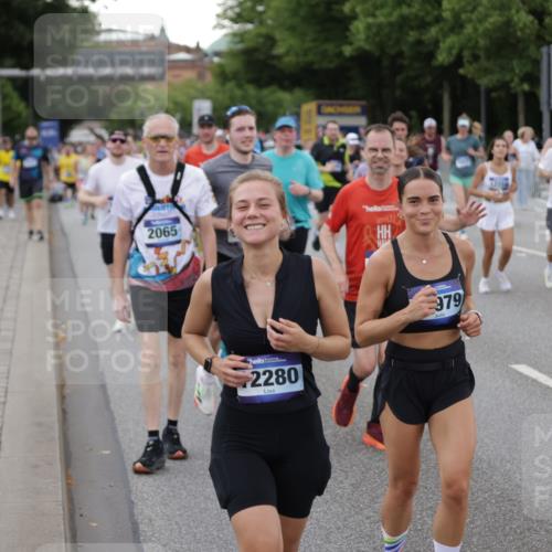 29.06.2025 - hella hamburg halbmarathon Jannik Wohlers http://msf.ph/oto/8153577 29.06.2025 10:53:07 Lombardsbrücke 1340, 1709, 1900, 1906, 1984, 2065, 2429, 3226, 4195, 4595, 5562, 5815, 5857, 6041, 6044, 6306, 6913, 6996, 7068, 7537, 7611, 7876, 7890, 8189, 8212, 8515, 8906, 9077, 9456, 9531, 9685, 9764, 9785, 10043, 10175, 10490, 11489, 11914, 12068, 12082, 12219, 12259, 12280, 12459, 13011, 13072, 13326, 13351, 14065, 14419, 14927, 15118, 15292, 15498, 15804, 15821, 15822, 16979, 17236, 17600, 17709, 18057, 18059, 18079, 18083, 18144, 18523, 18532, 18593, 18609 meine-sportfotos.de