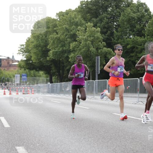 29.06.2025 - hella hamburg halbmarathon Jannik Wohlers http://msf.ph/oto/8153579 29.06.2025 09:34:39 Lombardsbrücke 29, 43, 46, 48 meine-sportfotos.de