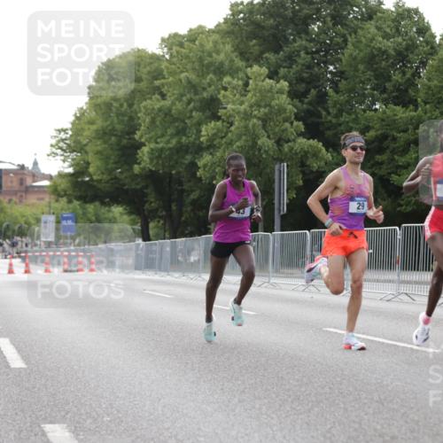 29.06.2025 - hella hamburg halbmarathon Jannik Wohlers http://msf.ph/oto/8153583 29.06.2025 09:34:39 Lombardsbrücke 29, 43, 46, 48 meine-sportfotos.de