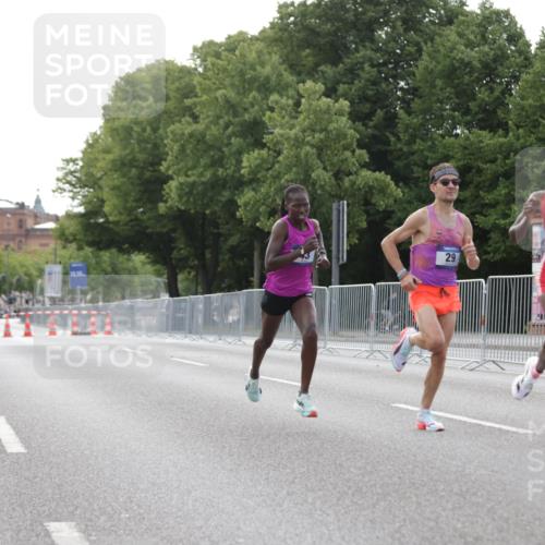 29.06.2025 - hella hamburg halbmarathon Jannik Wohlers http://msf.ph/oto/8153586 29.06.2025 09:34:39 Lombardsbrücke 29, 43, 46, 48 meine-sportfotos.de