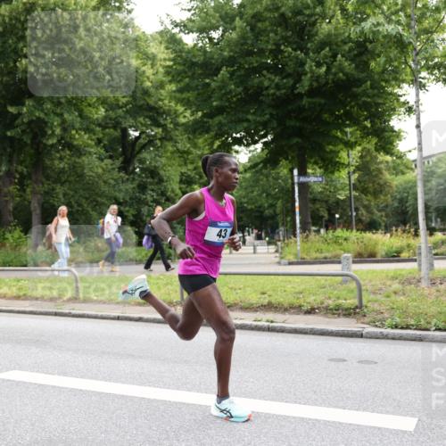 29.06.2025 - hella hamburg halbmarathon Yannick Fuchs http://msf.ph/oto/8153590 29.06.2025 10:06:38 20KM 43 meine-sportfotos.de