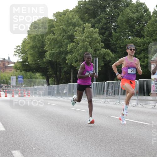 29.06.2025 - hella hamburg halbmarathon Jannik Wohlers http://msf.ph/oto/8153592 29.06.2025 09:34:39 Lombardsbrücke 29, 43, 46, 48 meine-sportfotos.de