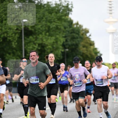 29.06.2025 - hella hamburg halbmarathon Dr. Thomas Lammeyer http://msf.ph/oto/8153594 29.06.2025 10:07:44 Kennedybrücke 1114, 1885, 2594, 2683, 2759, 3001, 4307, 4511, 4587, 5384, 5396, 5464, 5613, 6217, 6391, 6453, 7006, 7277, 7278, 7279, 7306, 7935, 8469, 8614, 9453, 9554, 10389, 11402 meine-sportfotos.de
