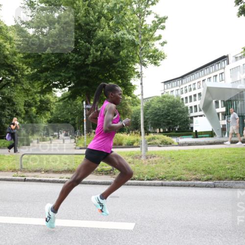 29.06.2025 - hella hamburg halbmarathon Yannick Fuchs http://msf.ph/oto/8153595 29.06.2025 10:06:38 20KM 43 meine-sportfotos.de