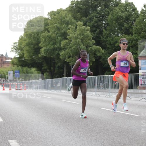 29.06.2025 - hella hamburg halbmarathon Jannik Wohlers http://msf.ph/oto/8153596 29.06.2025 09:34:40 Lombardsbrücke 29, 43, 46, 48 meine-sportfotos.de