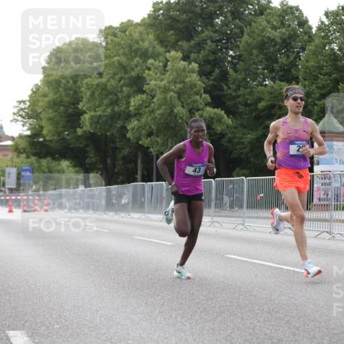 29.06.2025 - hella hamburg halbmarathon Jannik Wohlers http://msf.ph/oto/8153601 29.06.2025 09:34:40 Lombardsbrücke 29, 43, 46, 48 meine-sportfotos.de