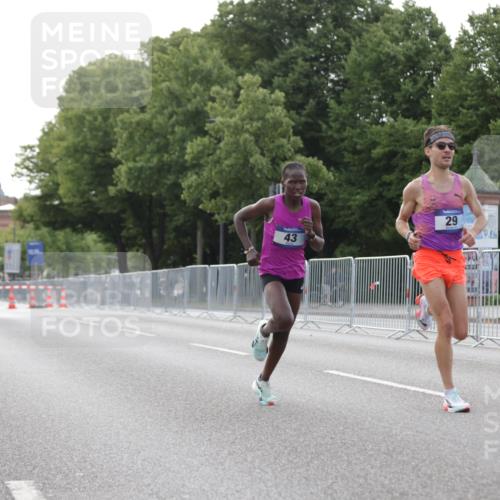29.06.2025 - hella hamburg halbmarathon Jannik Wohlers http://msf.ph/oto/8153604 29.06.2025 09:34:40 Lombardsbrücke 29, 43, 46, 48 meine-sportfotos.de