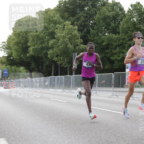 29.06.2025 - hella hamburg halbmarathon Jannik Wohlers http://msf.ph/oto/8153612 29.06.2025 09:34:40 Lombardsbrücke 29, 43, 46, 48 meine-sportfotos.de