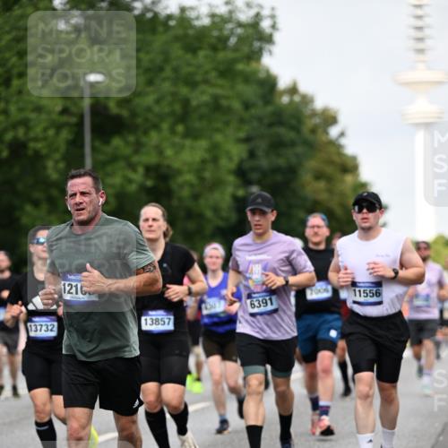 29.06.2025 - hella hamburg halbmarathon Dr. Thomas Lammeyer http://msf.ph/oto/8153616 29.06.2025 10:07:45 Kennedybrücke 1114, 1885, 2594, 2683, 2759, 3001, 4307, 4511, 4587, 5384, 5396, 5464, 5613, 6217, 6391, 6453, 7006, 7277, 7278, 7279, 7306, 7935, 8469, 8614, 9453, 10389, 11402 meine-sportfotos.de