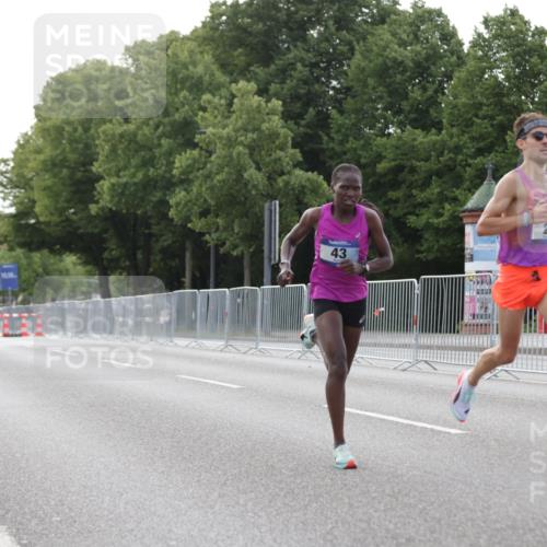 29.06.2025 - hella hamburg halbmarathon Jannik Wohlers http://msf.ph/oto/8153618 29.06.2025 09:34:40 Lombardsbrücke 29, 43, 46, 48 meine-sportfotos.de