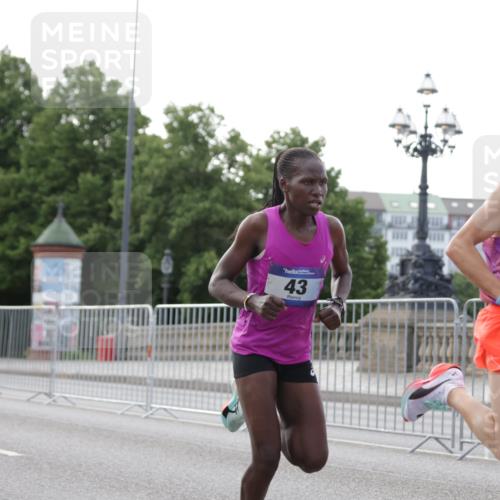 29.06.2025 - hella hamburg halbmarathon Jannik Wohlers http://msf.ph/oto/8153621 29.06.2025 09:34:41 Lombardsbrücke 29, 43, 46, 48 meine-sportfotos.de